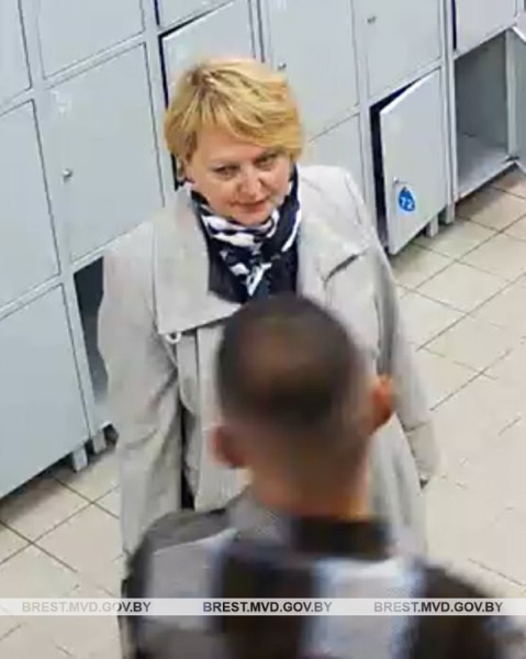 Милиция устанавливает личности женщин. Находились в магазине на Советской в Бресте Милиция устанавливает личности женщин. Находились в магазине на Советской в Бресте