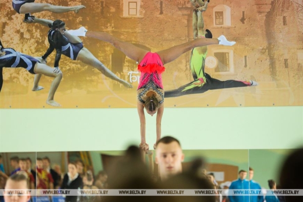 Более 100 спортсменов из Беларуси и России выступают на турнире по спортивной акробатике в Бресте Более 100 спортсменов из Беларуси и России выступают на турнире по спортивной акробатике в Бресте
