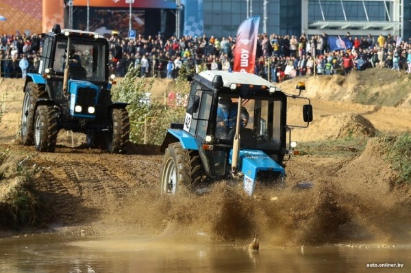 Такого вы еще не видели! Под Минском прошли гонки на тракторах Такого вы еще не видели! Под Минском прошли гонки на тракторах