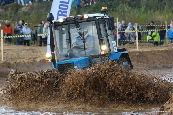 Такого вы еще не видели! Под Минском прошли гонки на тракторах Такого вы еще не видели! Под Минском прошли гонки на тракторах