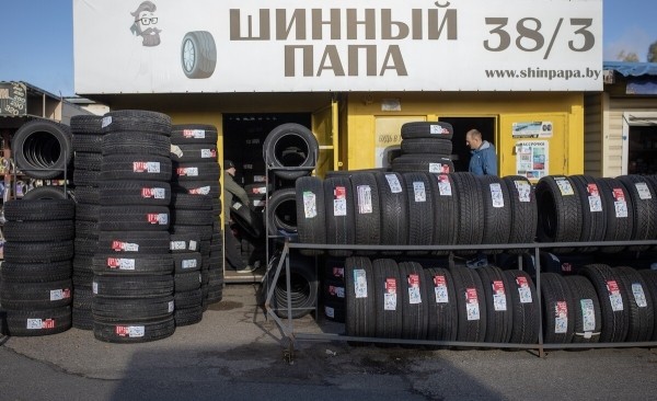 «В Германии они стоят 5 евро». Откровенный разговор с продавцом бэушных шин «В Германии они стоят 5 евро». Откровенный разговор с продавцом бэушных шин