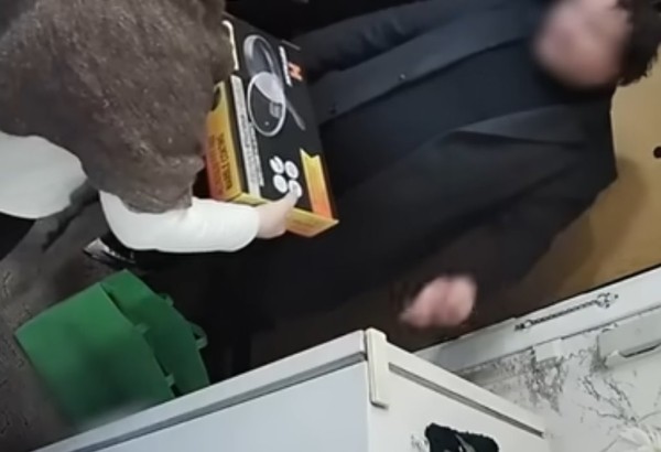 «Платят там действительно хорошо». Откровения девушки-«ходока», которая продавала «на дому» ножи и сковородки