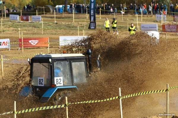 Такого вы еще не видели! Под Минском прошли гонки на тракторах Такого вы еще не видели! Под Минском прошли гонки на тракторах