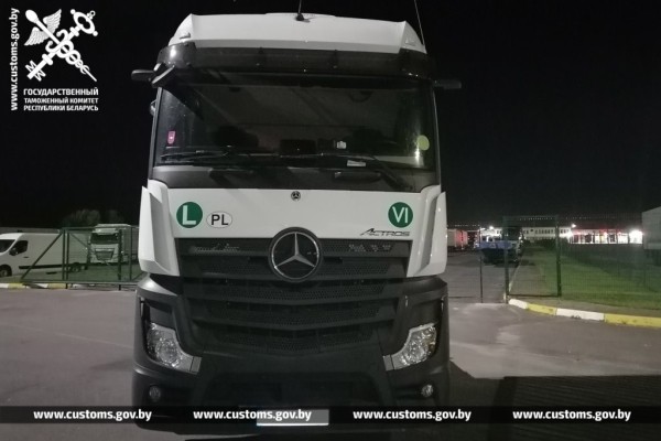 Польский перевозчик пытался незаконно провезти через границу одежду и обувь на 880 тыс. рублей Польский перевозчик пытался незаконно провезти через границу одежду и обувь на 880 тыс. рублей