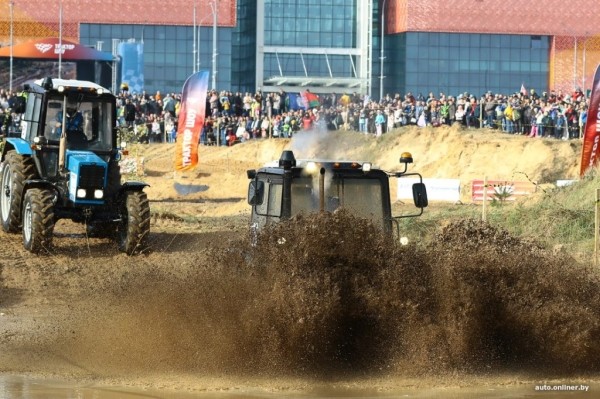 Такого вы еще не видели! Под Минском прошли гонки на тракторах Такого вы еще не видели! Под Минском прошли гонки на тракторах