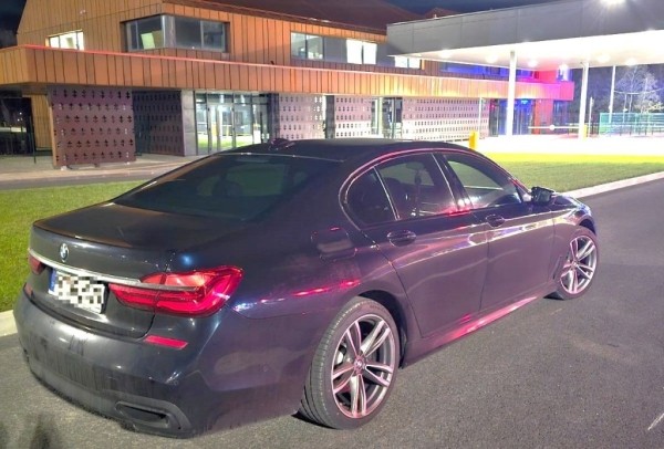 Этот BMW 7 угнали в Германии в субботу, а в понедельник на нем уже въезжали в Беларусь. Не вышло Этот BMW 7 угнали в Германии в субботу, а в понедельник на нем уже въезжали в Беларусь. Не вышло