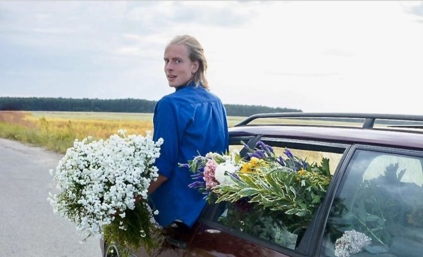 Брестчанин превратил VW Passat (B4) в «кветкамобиль» Брестчанин превратил VW Passat (B4) в «кветкамобиль»