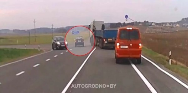 Это видео даже смотреть страшно: безумная ситуация на дорогах Беларуси Это видео даже смотреть страшно: безумная ситуация на дорогах Беларуси
