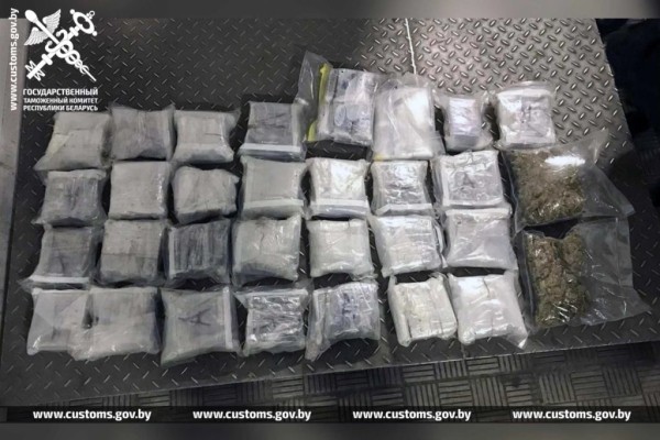 В Беларуси контрабандиста приговорили к 12 годам и конфисковали Mercedes-Benz Sprinter В Беларуси контрабандиста приговорили к 12 годам и конфисковали Mercedes-Benz Sprinter