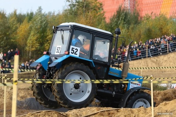 Такого вы еще не видели! Под Минском прошли гонки на тракторах Такого вы еще не видели! Под Минском прошли гонки на тракторах