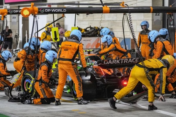 Новый рекорд по времени пит-стопа установлен в «Формуле-1» Новый рекорд по времени пит-стопа установлен в «Формуле-1»