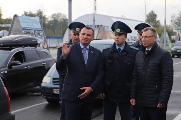 Работу пунктов пропуска «Козловичи» и «Брест» проинспектировал Председатель ГТК Владимир Орловский Работу пунктов пропуска «Козловичи» и «Брест» проинспектировал Председатель ГТК Владимир Орловский