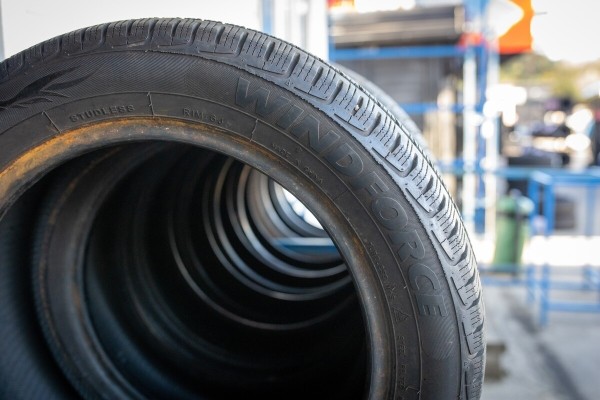 «В Германии они стоят 5 евро». Откровенный разговор с продавцом бэушных шин «В Германии они стоят 5 евро». Откровенный разговор с продавцом бэушных шин