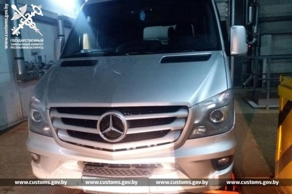 В Беларуси контрабандиста приговорили к 12 годам и конфисковали Mercedes-Benz Sprinter В Беларуси контрабандиста приговорили к 12 годам и конфисковали Mercedes-Benz Sprinter