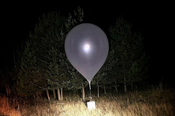 Литовские пограничники перехватили метеозонд с грузом белорусских сигарет Литовские пограничники перехватили метеозонд с грузом белорусских сигарет