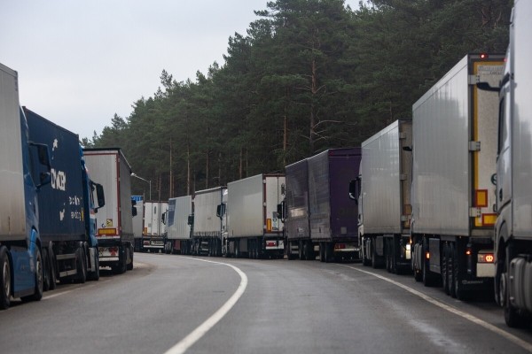 «Ругань здесь обычное дело!» Репортаж с белорусско-литовской границы, где очередь растянулась на неделю «Ругань здесь обычное дело!» Репортаж с белорусско-литовской границы, где очередь растянулась на неделю