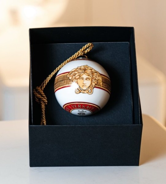 В Беларуси продают елочную игрушку от Versace. Она стоит дороже 380 рублей В Беларуси продают елочную игрушку от Versace. Она стоит дороже 380 рублей