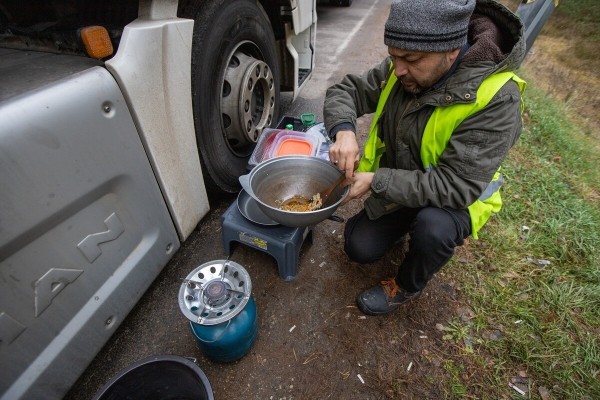 «Ругань здесь обычное дело!» Репортаж с белорусско-литовской границы, где очередь растянулась на неделю «Ругань здесь обычное дело!» Репортаж с белорусско-литовской границы, где очередь растянулась на неделю