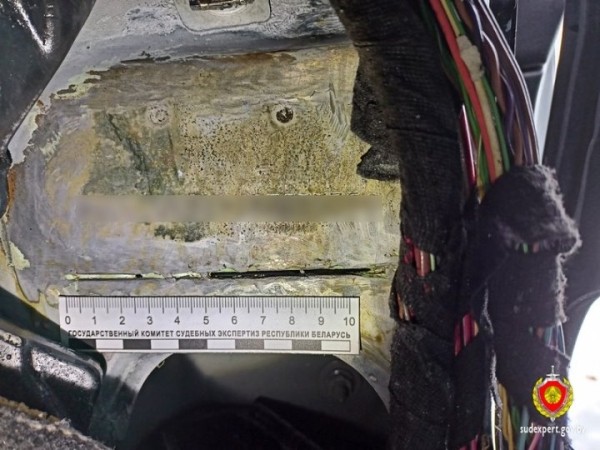 Mercedes угнали в России, а нашли в Беларуси. Машина несколько лет меняла владельцев Mercedes угнали в России, а нашли в Беларуси. Машина несколько лет меняла владельцев