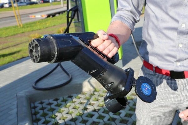 Белорус купил китайский электромобиль, но заряжать на популярных станциях Malanka не может Белорус купил китайский электромобиль, но заряжать на популярных станциях Malanka не может