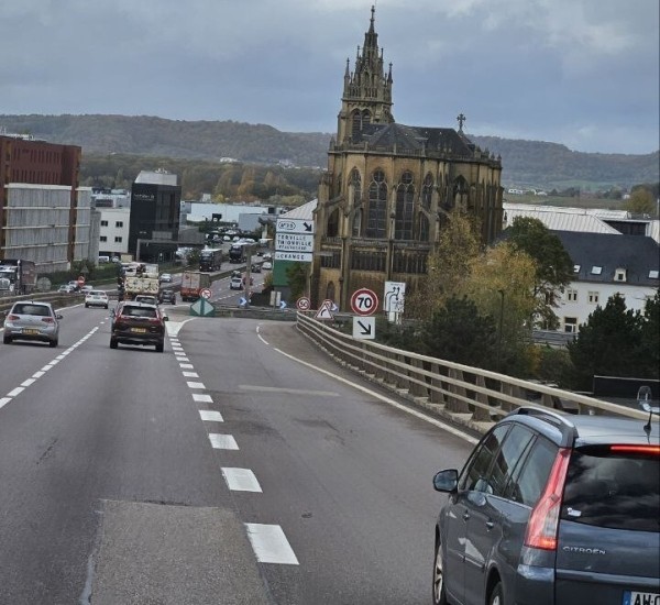 Белоруска устала ждать мужа из рейсов и вместе с ним ушла в дальнобой Белоруска устала ждать мужа из рейсов и вместе с ним ушла в дальнобой