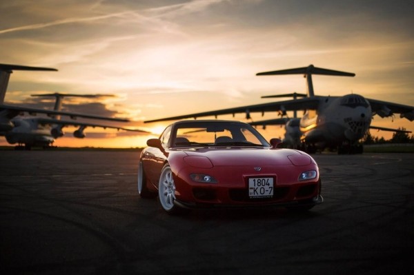 Белорус восстановил роторную Mazda RX7. Как она у него оказалась?