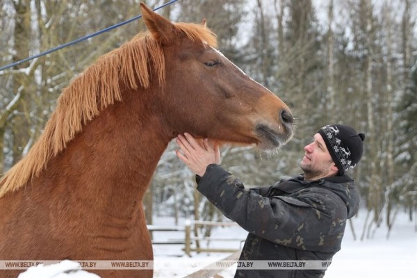 «Он спит у телевизора и обожает овсяное печенье». История об удивительной дружбе Олега и его оленя «Он спит у телевизора и обожает овсяное печенье». История об удивительной дружбе Олега и его оленя