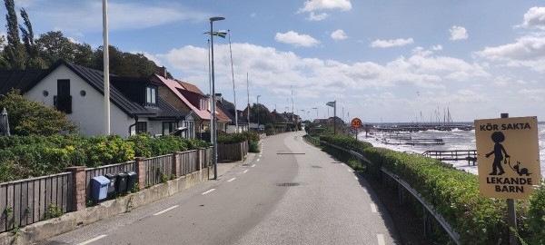 Белоруска устала ждать мужа из рейсов и вместе с ним ушла в дальнобой Белоруска устала ждать мужа из рейсов и вместе с ним ушла в дальнобой