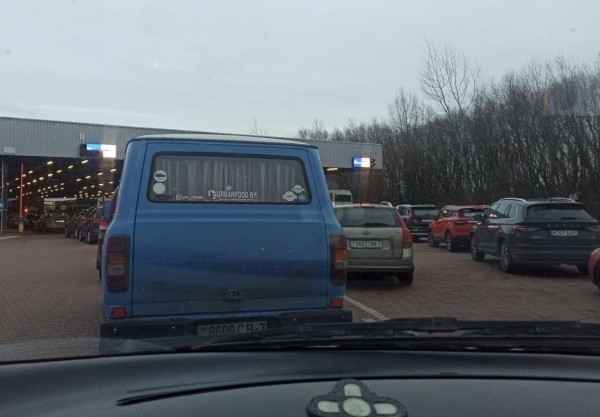 «Сейчас прайс за место — $500». Что происходит на границе накануне новогодних праздников «Сейчас прайс за место — $500». Что происходит на границе накануне новогодних праздников