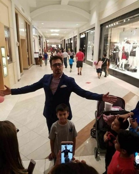 На фото показали «поддельных» знаменитостей, которых приняли за настоящих