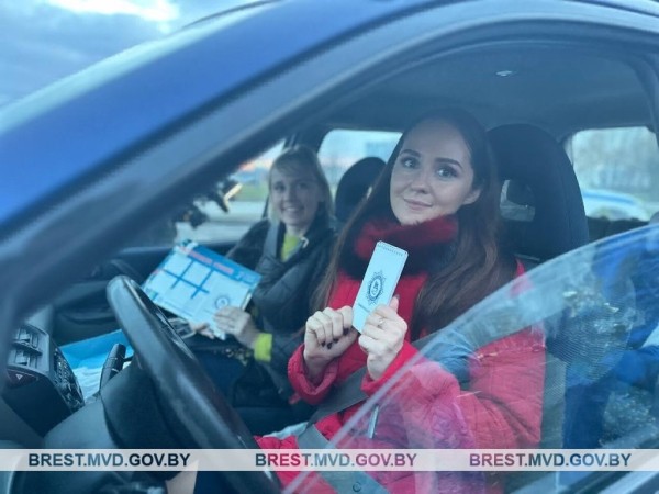 Новогодний патруль в Бресте: вместо полосатого жезла – волшебный посох! Новогодний патруль в Бресте: вместо полосатого жезла – волшебный посох!