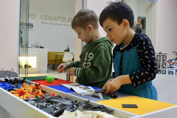 Полезный и увлекательный досуг для вашего ребенка. Больше двух сотен наборов Лего, конструкторы-гиганты, лего-пазлы, электропогрузчик, Play Station и многое другое в «ЛЕГАПОЛИС» в Бресте Полезный и увлекательный досуг для вашего ребенка. Больше двух сотен наборов Лего, конструкторы-гиганты, лего-пазлы, электропогрузчик, Play Station и многое другое в «ЛЕГАПОЛИС» в Бресте