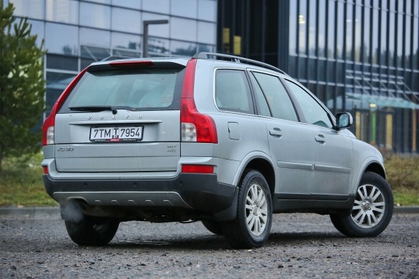 Год не может расстаться с машиной. Белорус продаёт 15-летний Volvo XC90, а никто не берёт! Почему? Год не может расстаться с машиной. Белорус продаёт 15-летний Volvo XC90, а никто не берёт! Почему?