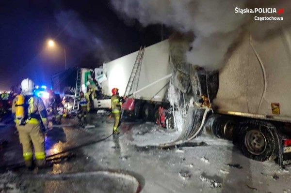 В Польше столкнулись сразу пять фур – погиб водитель-белорус В Польше столкнулись сразу пять фур – погиб водитель-белорус