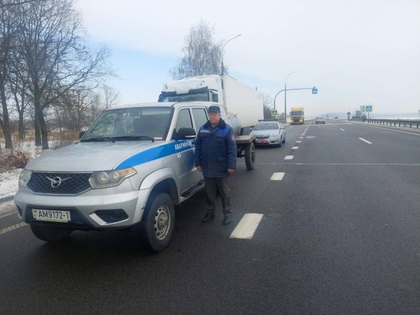Дальнобойщикам возле Бреста пришли на помощь Дальнобойщикам возле Бреста пришли на помощь
