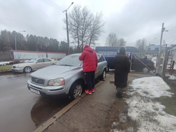 Год не может расстаться с машиной. Белорус продаёт 15-летний Volvo XC90, а никто не берёт! Почему? Год не может расстаться с машиной. Белорус продаёт 15-летний Volvo XC90, а никто не берёт! Почему?