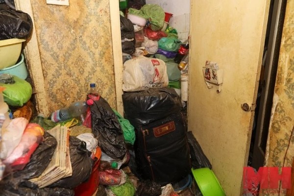 «Она приносит хлам в темное время суток». Как хозяйка квартиры напрягла соседей и ЖЭУ «Она приносит хлам в темное время суток». Как хозяйка квартиры напрягла соседей и ЖЭУ