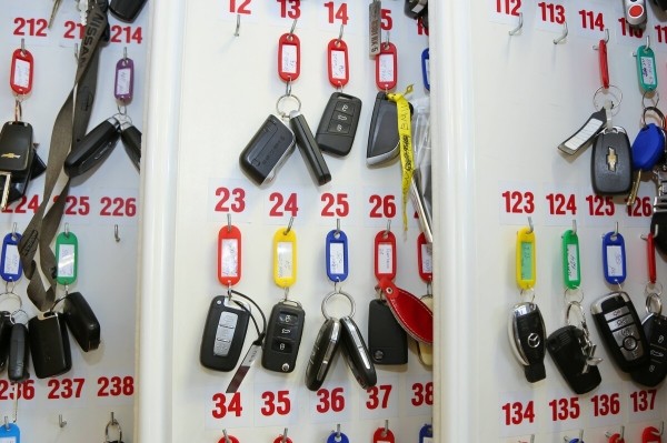 «Приклеили $1 000 за уборку салона!» Белорус отдал Chevrolet в автохаус и очень удивился методам реализации