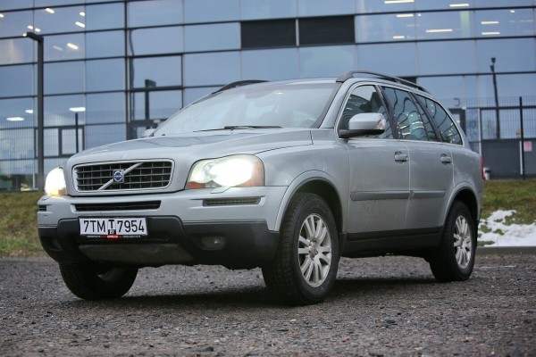 Год не может расстаться с машиной. Белорус продаёт 15-летний Volvo XC90, а никто не берёт! Почему? Год не может расстаться с машиной. Белорус продаёт 15-летний Volvo XC90, а никто не берёт! Почему?