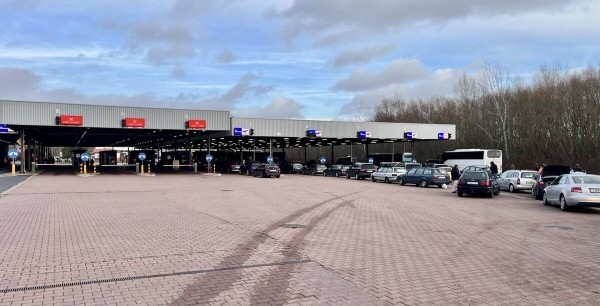 «Сейчас прайс за место — $500». Что происходит на границе накануне новогодних праздников «Сейчас прайс за место — $500». Что происходит на границе накануне новогодних праздников