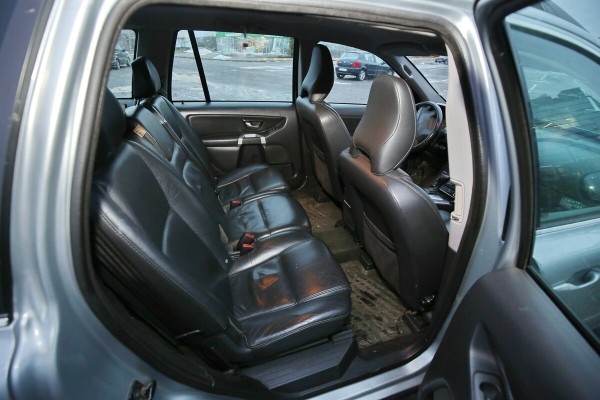 Год не может расстаться с машиной. Белорус продаёт 15-летний Volvo XC90, а никто не берёт! Почему? Год не может расстаться с машиной. Белорус продаёт 15-летний Volvo XC90, а никто не берёт! Почему?