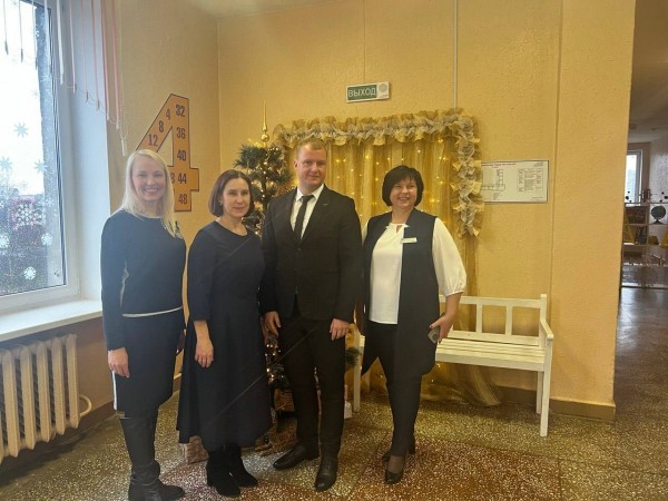 Компьютерный класс на 15 мест получили в подарок учащиеся ГУО «Гимназия №4 г.Бреста» Компьютерный класс на 15 мест получили в подарок учащиеся ГУО «Гимназия №4 г.Бреста»