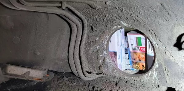 За один день из Беларуси на литовскую границу приехало 3 «сигаретчика». Вышло по 400 пачек на автомобиль За один день из Беларуси на литовскую границу приехало 3 «сигаретчика». Вышло по 400 пачек на автомобиль