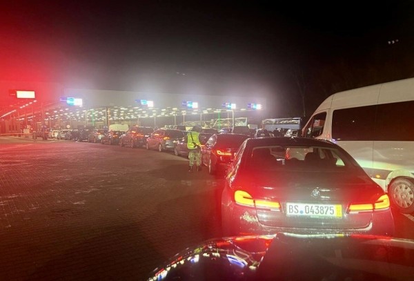 «Сейчас прайс за место — $500». Что происходит на границе накануне новогодних праздников «Сейчас прайс за место — $500». Что происходит на границе накануне новогодних праздников