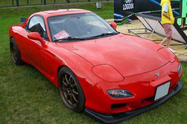 Белорус восстановил роторную Mazda RX7. Как она у него оказалась?