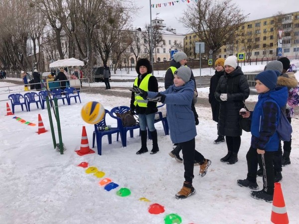 Второй зимний фестиваль «Брэсцкія забавы» проходит на набережной реки Мухавец Второй зимний фестиваль «Брэсцкія забавы» проходит на набережной реки Мухавец