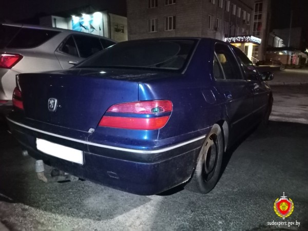 Пьяному жителю Бреста «помешали» Ford и Peugeot Пьяному жителю Бреста «помешали» Ford и Peugeot