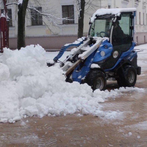 В Бресте идет уборка снега В Бресте идет уборка снега