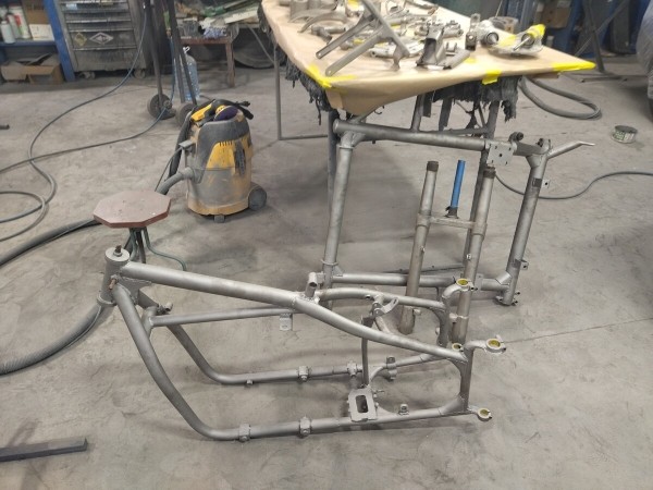 «По фотографиям сделал станок для оплётки тросов». Белорус показал реставрированный мотоцикл М-72Н 1958 г. в. «По фотографиям сделал станок для оплётки тросов». Белорус показал реставрированный мотоцикл М-72Н 1958 г. в.