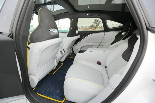 «Когда грянули морозы, заряда гарантированно хватало на 400 км». Белорус о владении роскошным «китайцем» Avatr 11